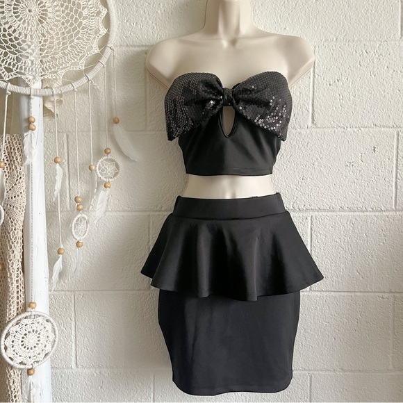 Forever 21 Black Bow Sequin Cropped Top - Picture 4 of 10